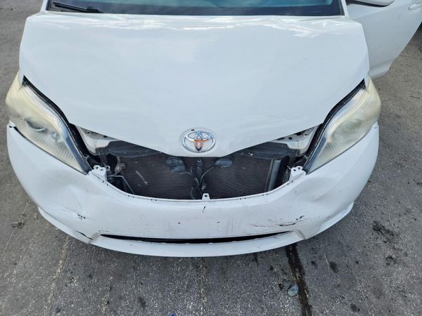 2015 TOYOTA SIENNA