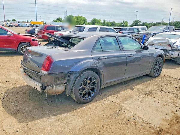 2019 CHRYSLER 300