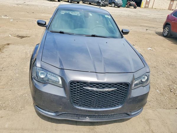 2019 CHRYSLER 300