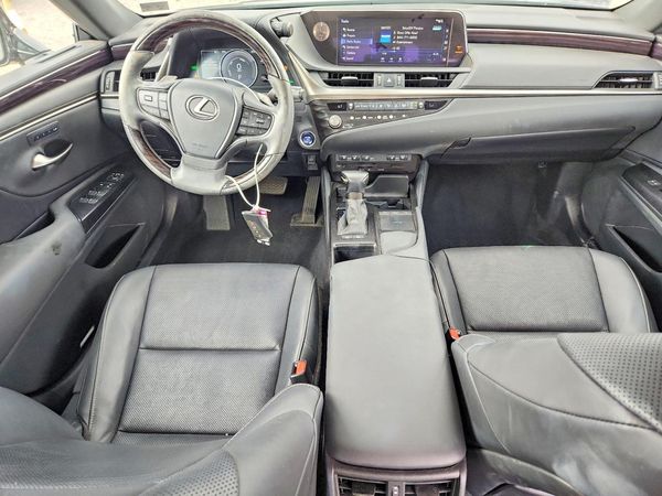 2021 LEXUS ES 300h Premium
