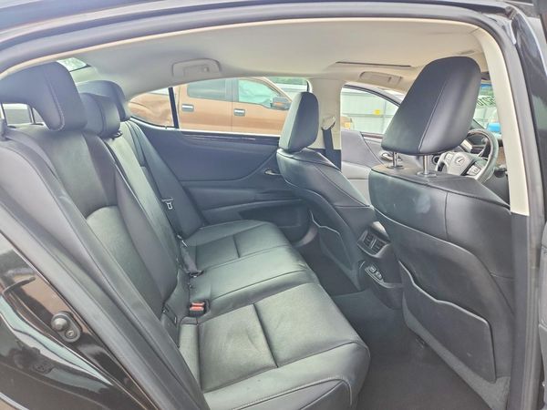 2021 LEXUS ES 300h Premium