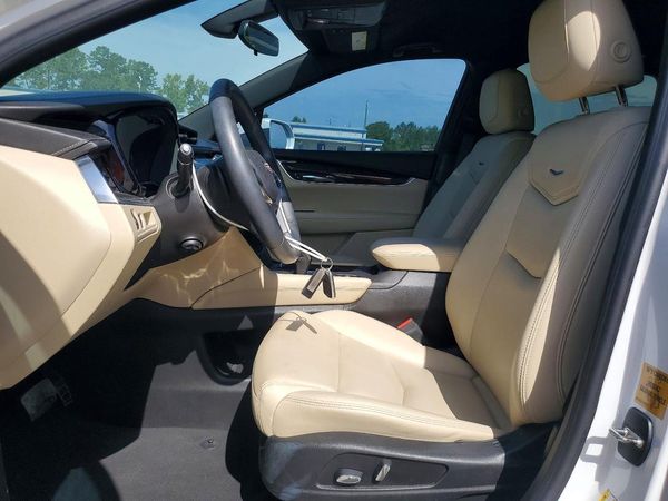 2017 CADILLAC XT5