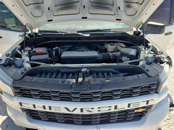 2020 CHEVROLET SILVERADO Custom — Engine bay