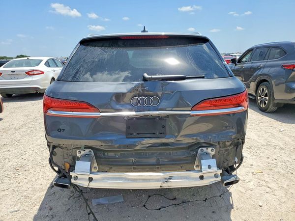 2025 AUDI Q7 quattro Premium Plus