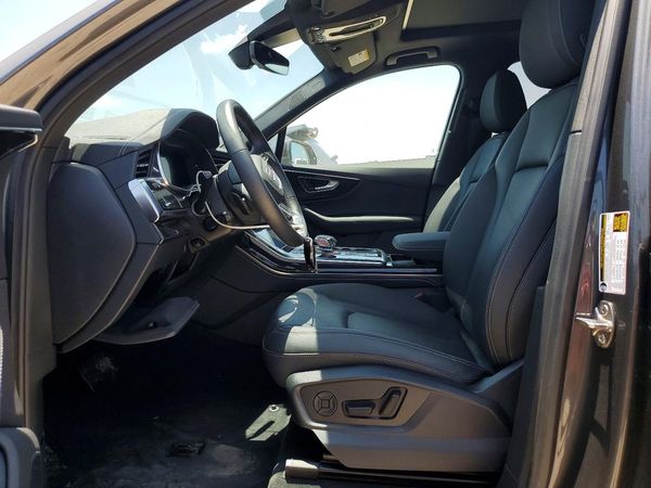 2025 AUDI Q7 quattro Premium Plus