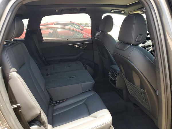 2025 AUDI Q7 quattro Premium Plus