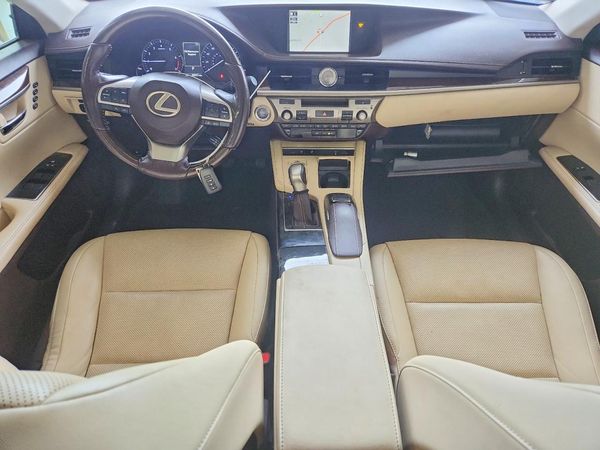 2017 LEXUS ES