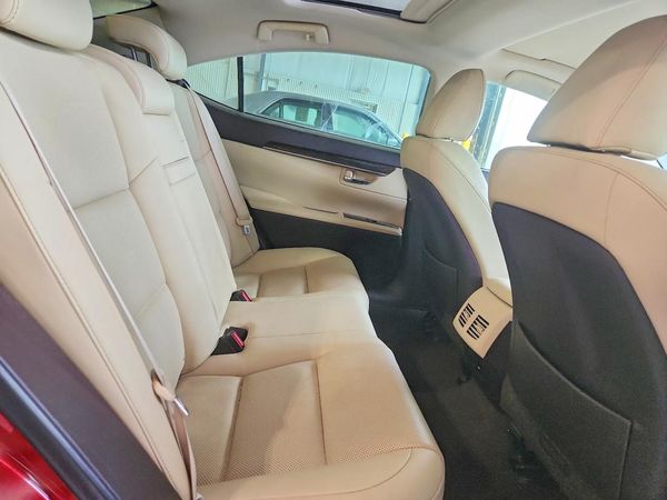 2017 LEXUS ES