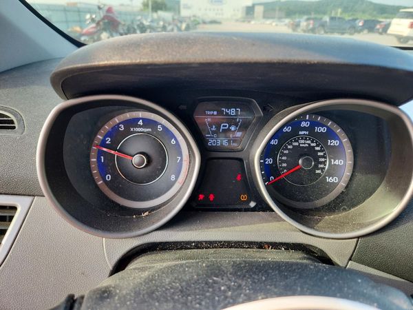 2014 HYUNDAI ELANTRA GLS (Middle)