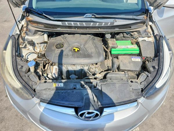 2014 HYUNDAI ELANTRA GLS (Middle)