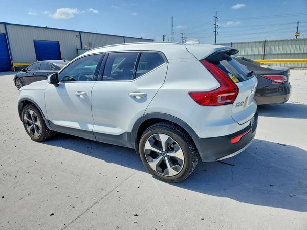 2023 VOLVO XC40 Plus Bright