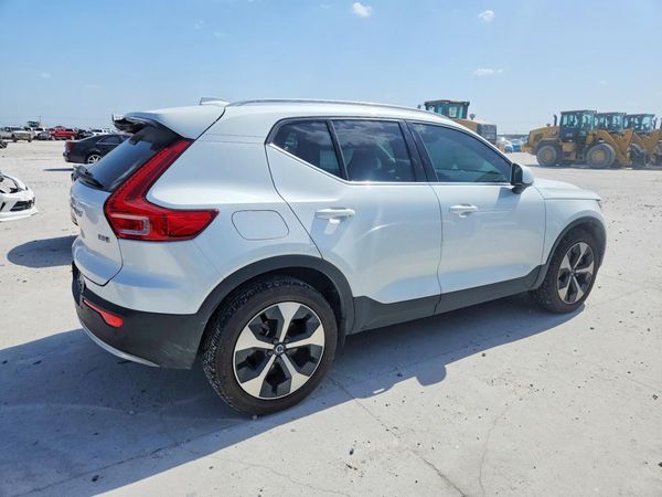 2023 VOLVO XC40 Plus Bright