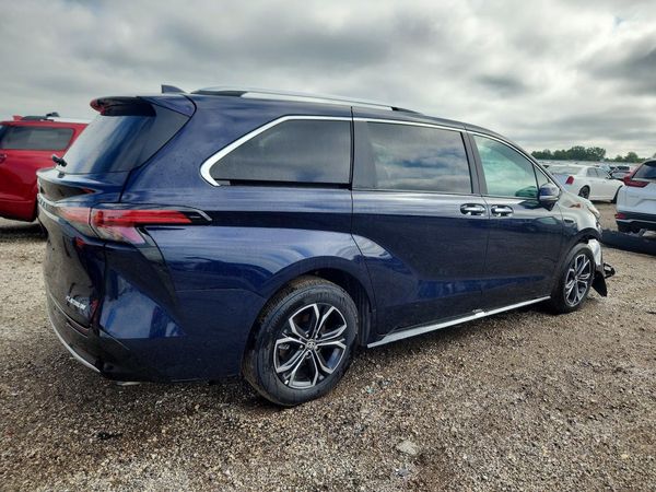 2025 TOYOTA SIENNA Platinum