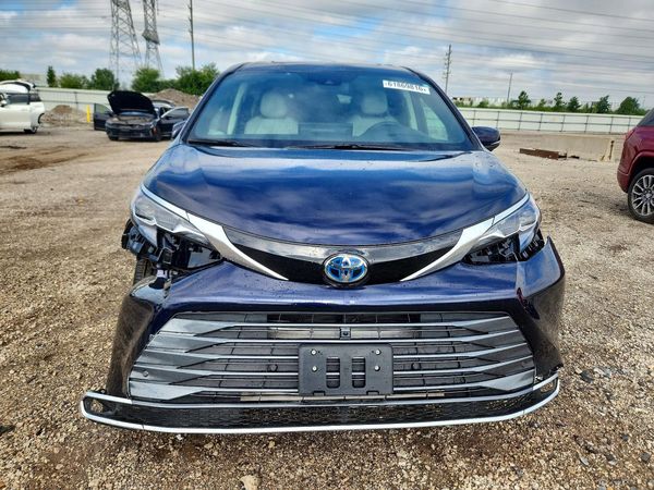 2025 TOYOTA SIENNA Platinum