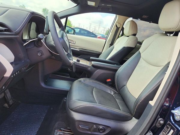 2025 TOYOTA SIENNA Platinum