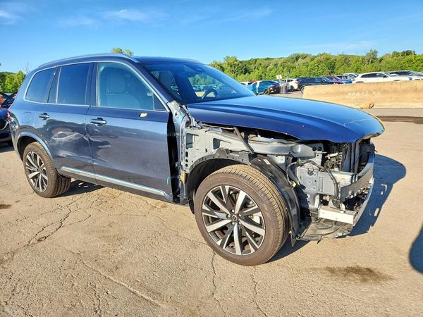 2025 VOLVO XC90 Core