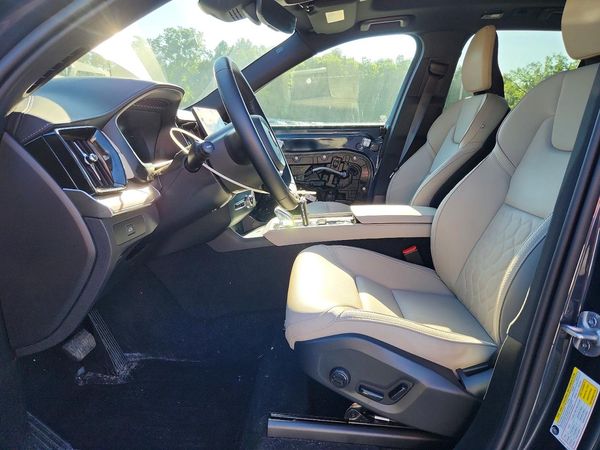 2025 VOLVO XC90 Core