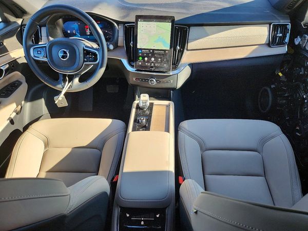 2025 VOLVO XC90 Core