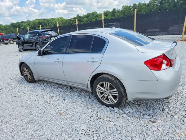 2015 INFINITI Q40