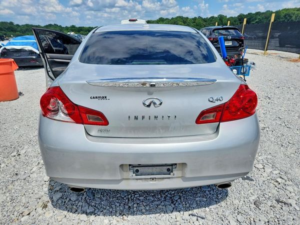 2015 INFINITI Q40