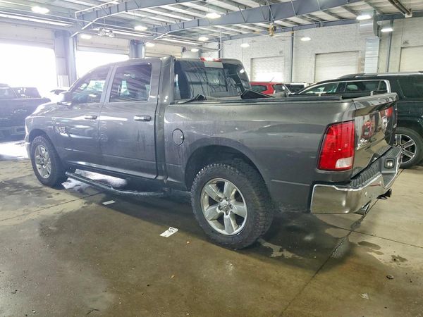 2018 RAM 1500 SLT CREW CAB 4X4