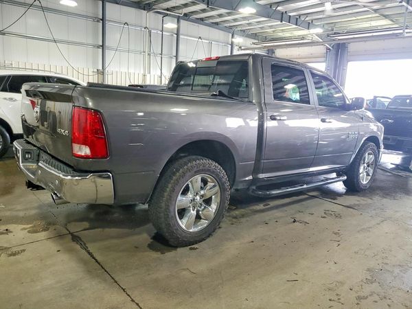 2018 RAM 1500 SLT CREW CAB 4X4