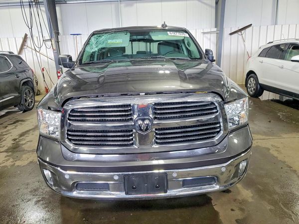 2018 RAM 1500 SLT CREW CAB 4X4