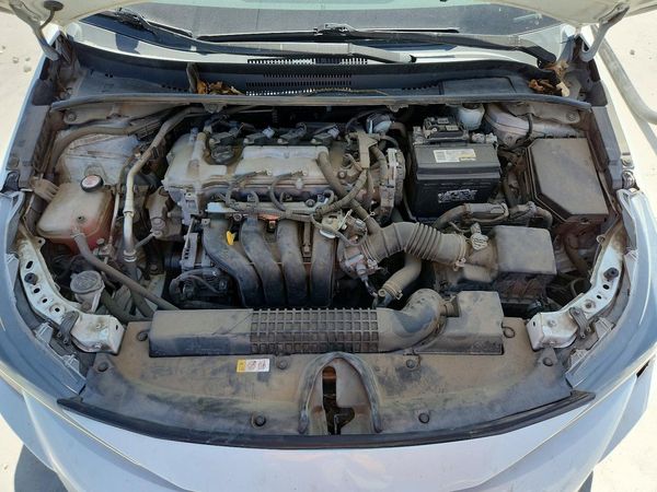 2021 TOYOTA COROLLA LE — Engine bay