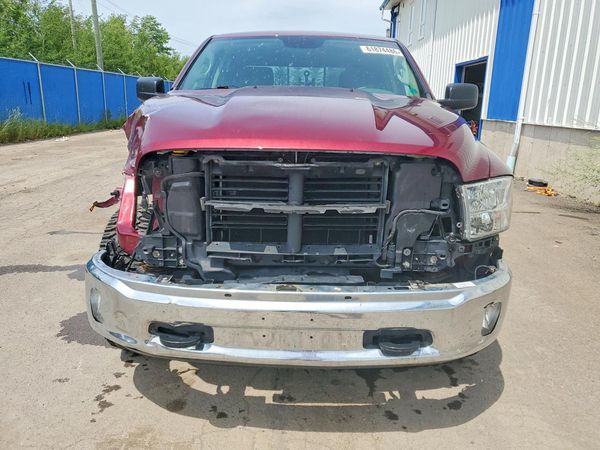 2017 RAM 1500 SLT CREW CAB 4X4