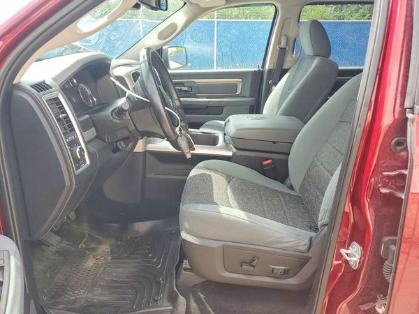 2017 RAM 1500 SLT CREW CAB 4X4