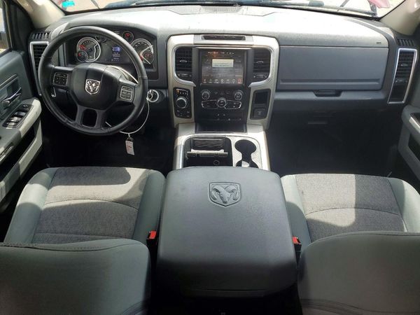 2017 RAM 1500 SLT CREW CAB 4X4