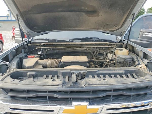 2024 CHEVROLET SILVERADO LT — Engine bay