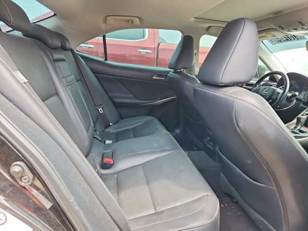 2018 LEXUS IS 300