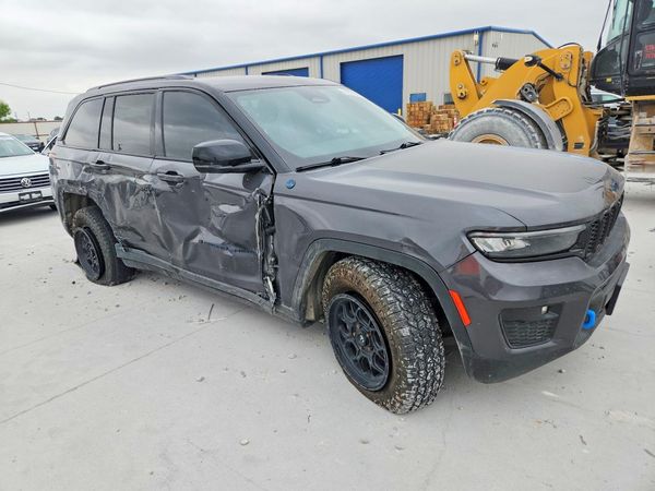 2022 JEEP CHEROKEE Trailhawk 4XE — Passenger 3/4