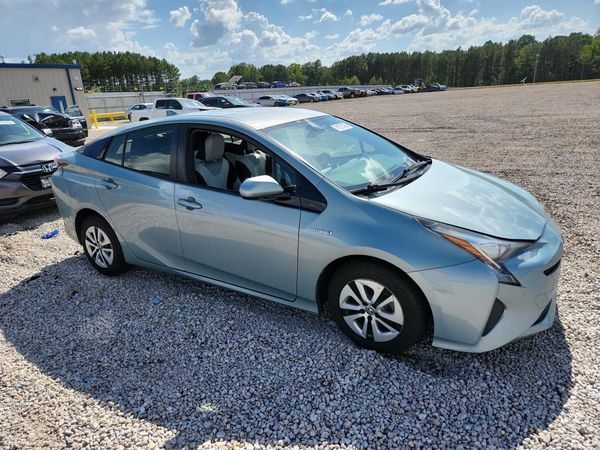 2016 TOYOTA PRIUS