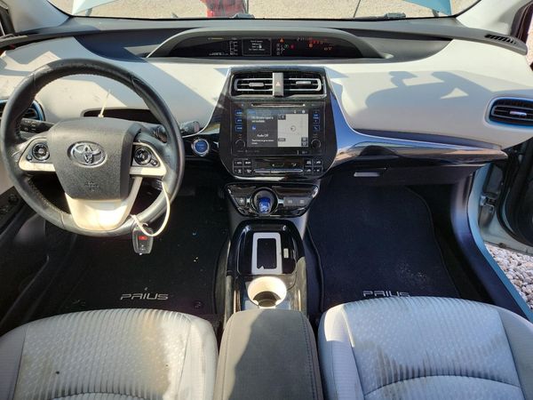 2016 TOYOTA PRIUS