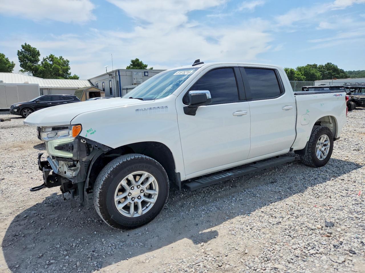 2023 CHEVROLET SILVERADO LT — Front 3/4