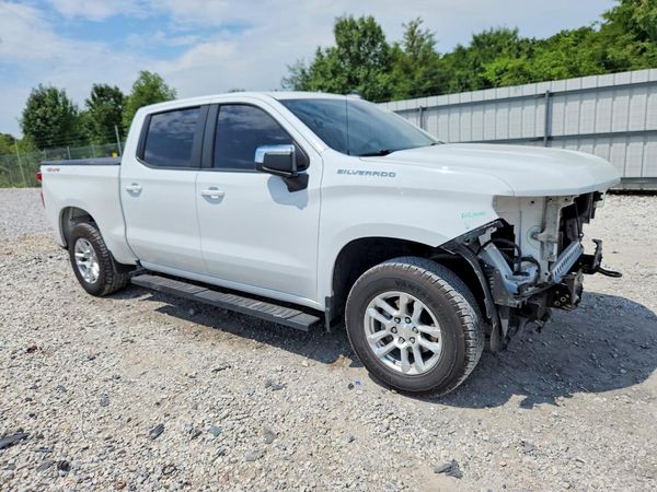 2023 CHEVROLET SILVERADO LT — Passenger 3/4