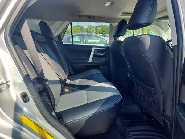 2023 TOYOTA 4RUNNER SR5 Prem