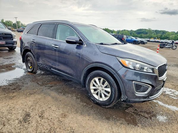 2016 KIA SORENTO L / LX