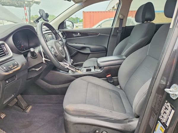 2016 KIA SORENTO L / LX