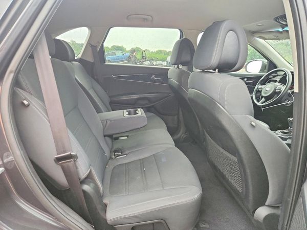 2016 KIA SORENTO L / LX