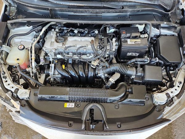 2021 TOYOTA COROLLA LE — Engine bay