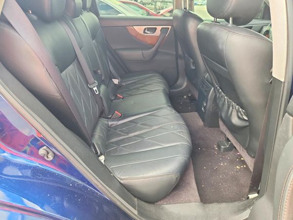 2015 INFINITI QX70