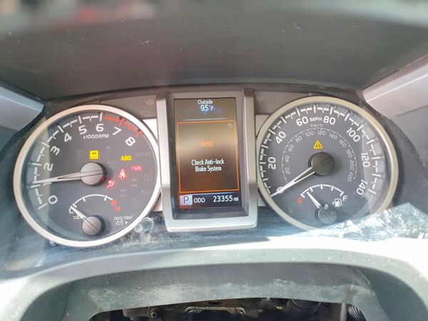 2022 TOYOTA TACOMA SR5
