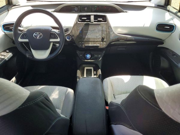 2016 TOYOTA PRIUS