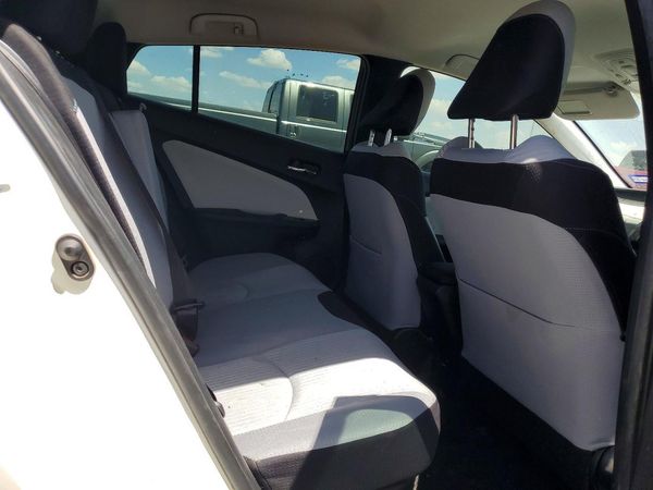 2016 TOYOTA PRIUS