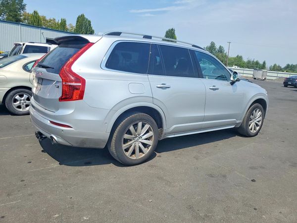 2018 VOLVO XC90 Momentum