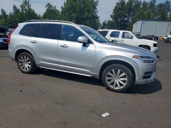 2018 VOLVO XC90 Momentum