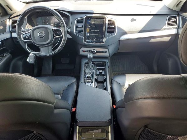 2018 VOLVO XC90 Momentum